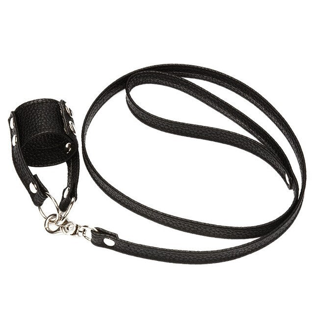 Schwarzes BDSM Halsband mit Zugleine 4