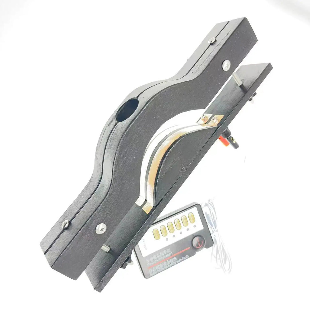 Schwarze Holzknebel und E-Stim Hodenquetscher 2