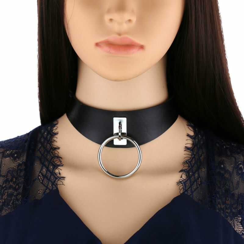 Unterwürfiges Halsband aus Lackleder