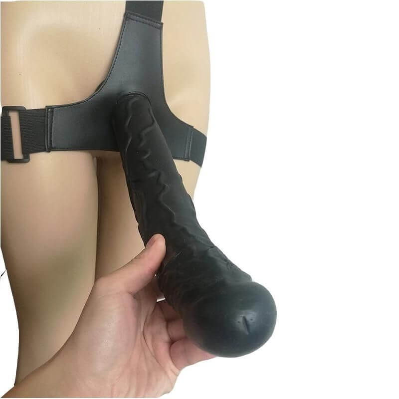 kraftvoller Umschnalldildo