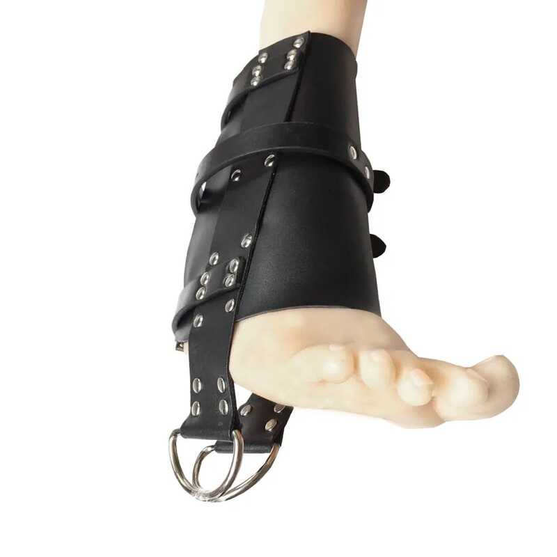 Aufhängung Handschellen Füße