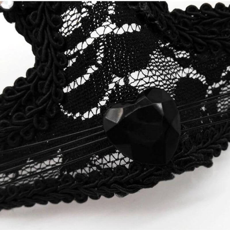 Feminine schwarze Maske